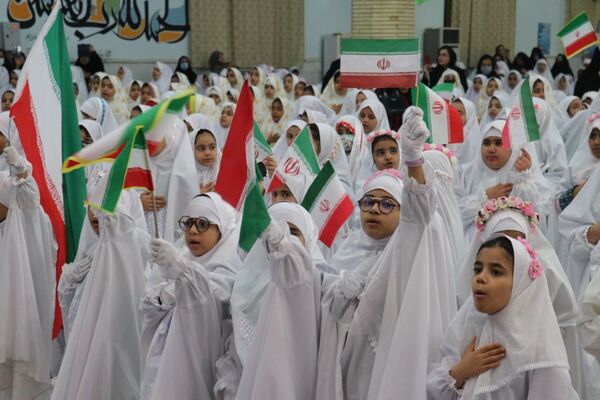 جشن تکلیف2000 نفری دانش‌آموزان زابل