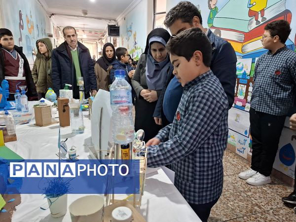 نمایشگاه دست سازه‌های دانش‌آموزان در دبستان هیأت امنایی ملاصدرا 