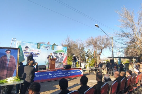 مراسم ورود امام خمینی(ره) به میهن و آغاز دهه فجر در شهر شیراز