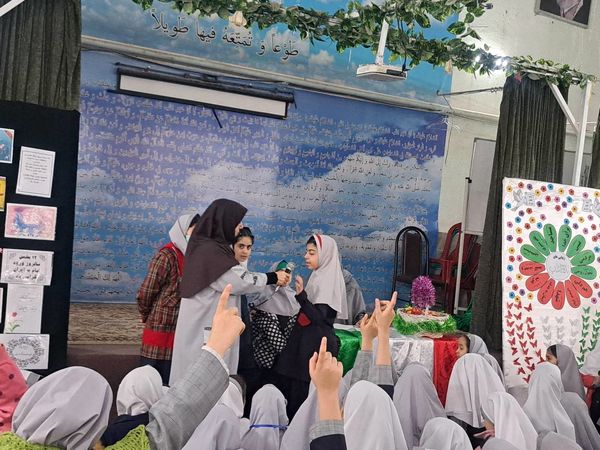 طلیعه فجر و شعبانیه در دبستان آزادی