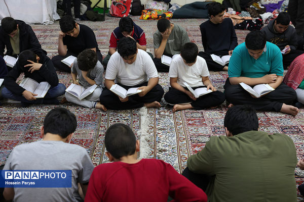 اعتکاف دانش‌آموزی در مسجد جامع امام جعفر صادق(ع) اقدسیه