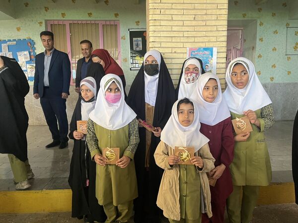 تجلیل از دانش‌آموزان محجبه 