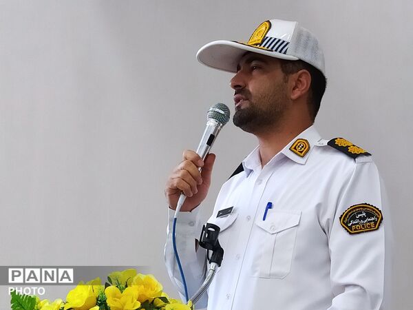 یک روز متفاوت با حضور پلیس در دبیرستان شهید بهشتی