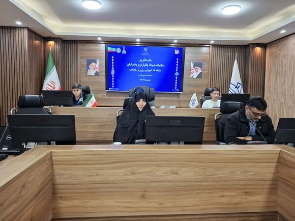 مراسم تجلیل از ایثارگران و خانواده‌های شهدای آموزش و پرورش منطقه ۱۸ تهران