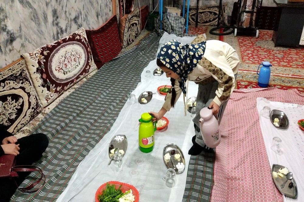 سفره های ساده افطاری در شهر بار نیشابور