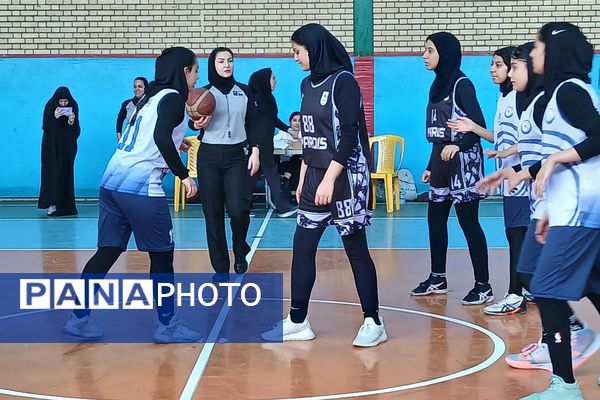 آغاز مسابقات استانی بسکتبال دختران شهرستانهای تهران در کهریزک 