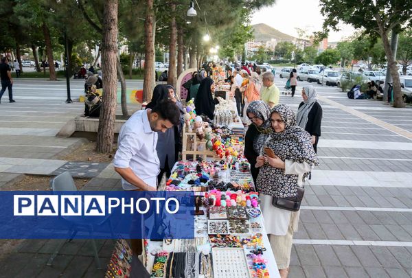 عصر بازار هنرمندان مشهدی در روزهای پنجشنبه
