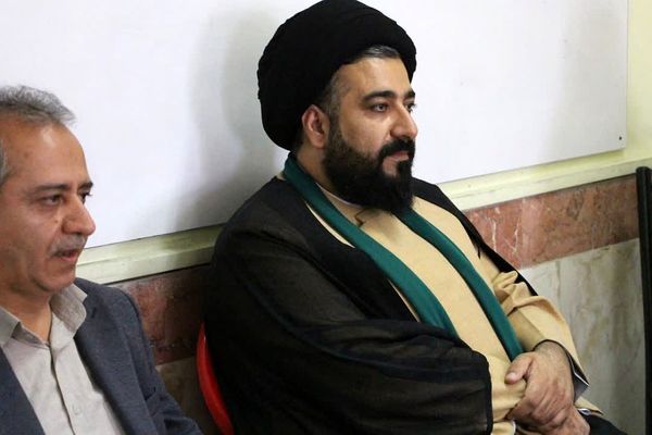 دیدار صمیمی امام‌جمعه رودهن با دانش‌آموزان و کارکنان دبیرستان آیت‌الله طالقانی رودهن 
