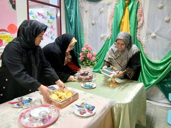 بزرگداشت روز مادر در دبستان ۲۲ بهمن آباده