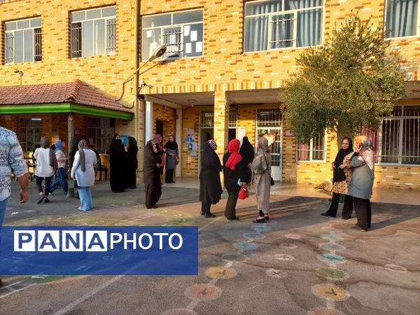 برگزاری انتخابات انجمن اولیا و مربیان در دبستان دخترانه معلم یزد