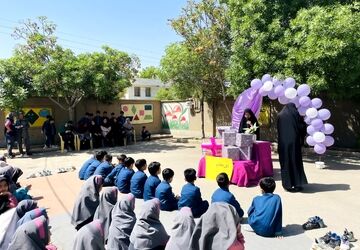 برگزاری جشن هفته معلم در مدرسه شهید جلالی دیباج