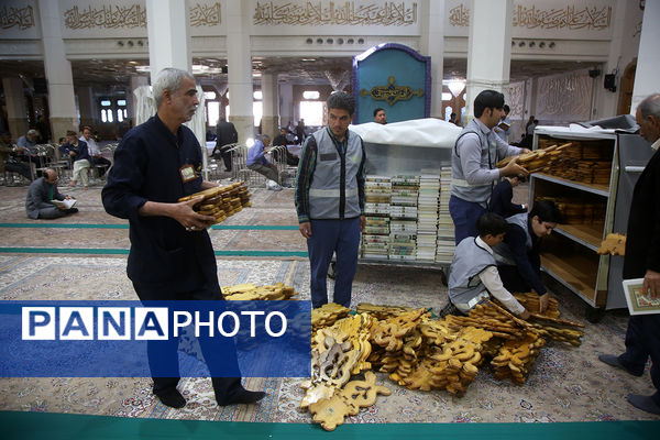 خدمت‌رسانی 35 خادمیار نوجوان در حرم حضرت معصومه(س)