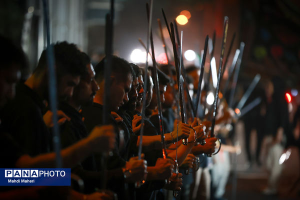 مراسم عزاداری شب تاسوعای حسینی در میدان منیریه تهران