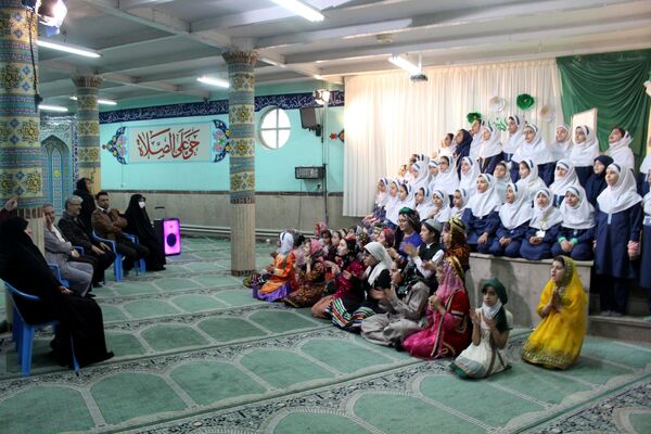  نمایشگاه هفته ماها در مدرسه امام موسی کاظم (ع)