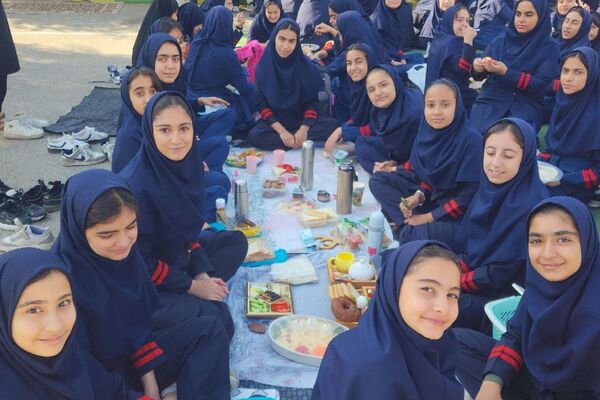 برگزاری اردوی درون‌مدرسه‌ای با محوریت صبحانه سالم در آموزشگاه هیأت امنایی فرزانگان ملارد