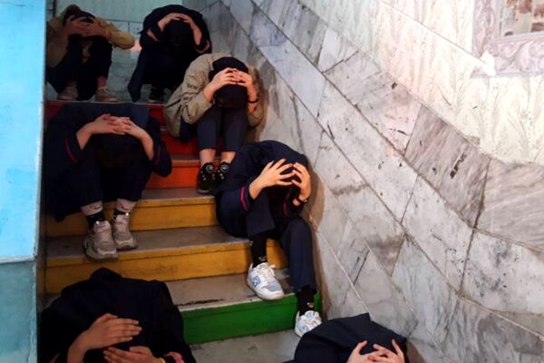 تمرین ایمنی و مقابله با بحران زلزله در مدرسه هدی۱