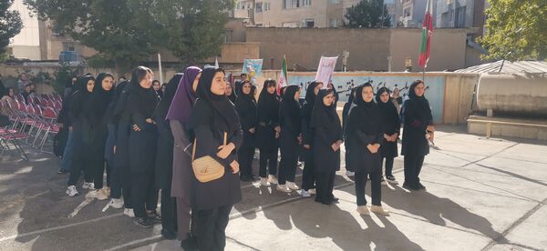 دانش‌آموزان دبیرستان نمونه فضیلت با شوروشوق به استقبال سال تحصیلی جدید رفتند