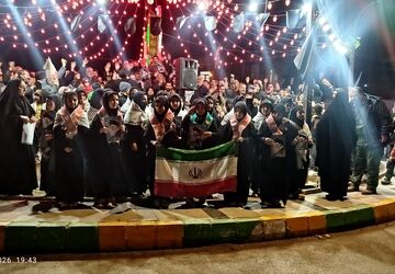 حضور مردم روستای ارزنه شهرستان باخرز در خیابان ها برای دفاع از میهن