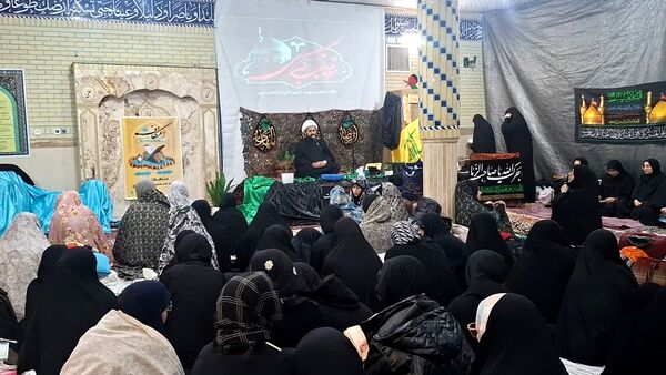 اعتکاف دختران دانش‌آموز قم در مسجد امام حسین(ع)