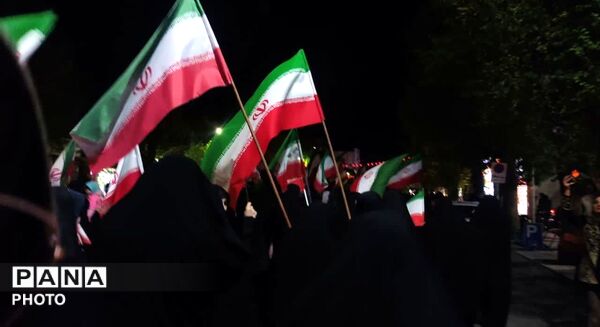 کاروان پیاده در میدان آزادی یزد