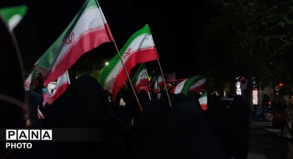 کاروان پیاده در میدان آزادی یزد