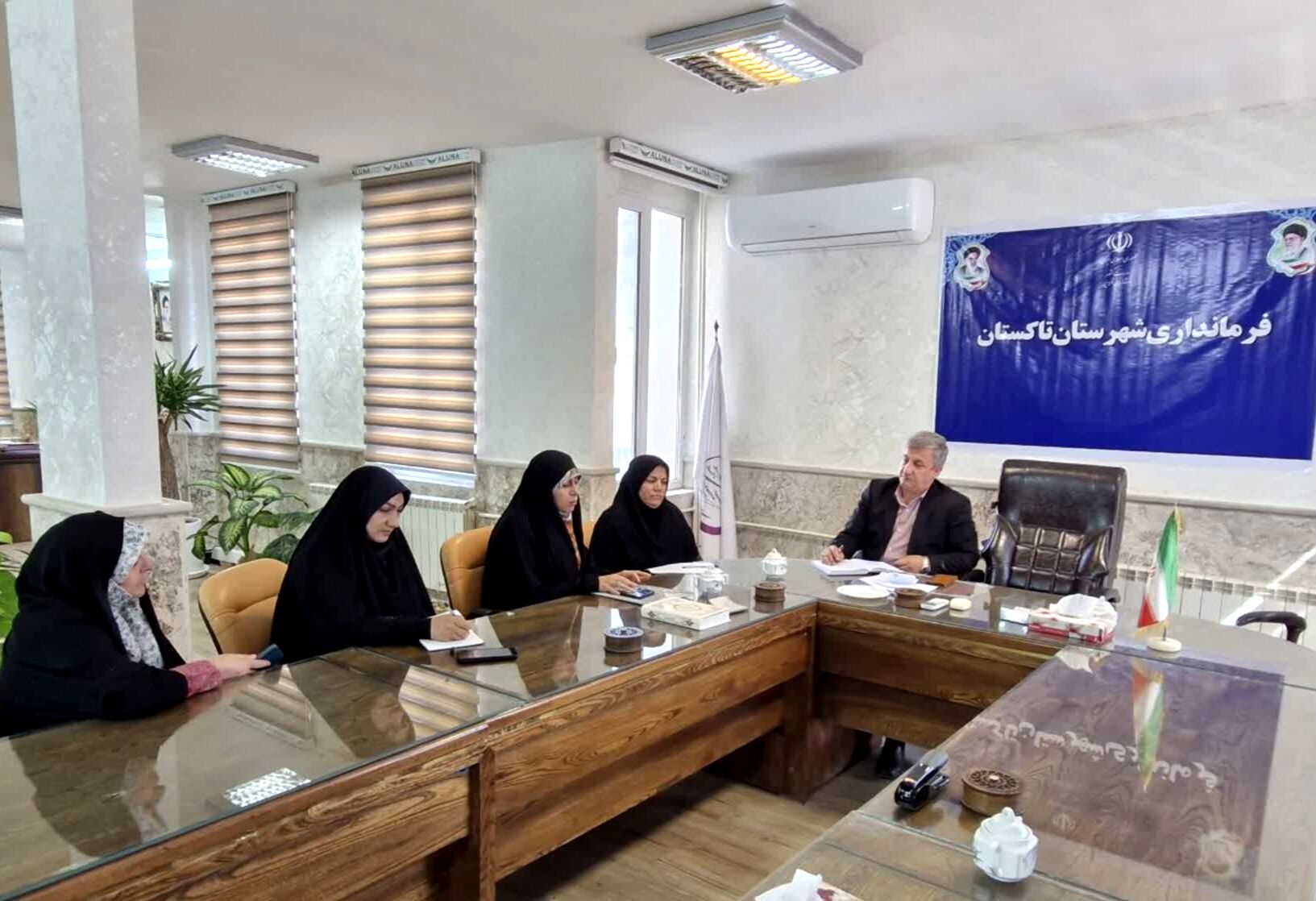 دیدار فعالان قرارگاه مردمی جوانی جمعیت با فرماندار شهرستان تاکستان