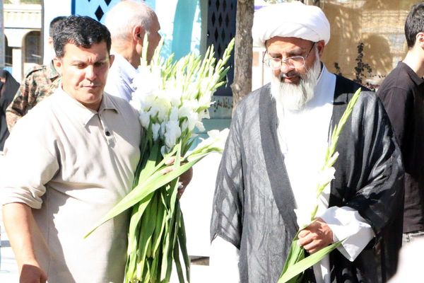 آیین غبارروبی و گلباران مزار شهدا در آستان امامزاده بی‌بی سکینه خاتون (س)