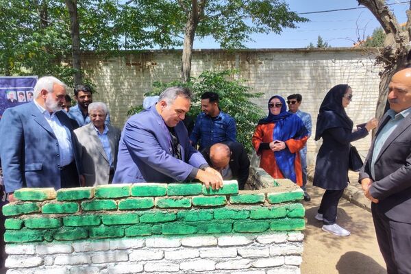 آیین خشت‌گذاری هنرستان اطلس روان کارا شهرستان پاکدشت 
