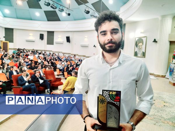 تجلیل از برگزیدگان دبیرستان شهید بهشتی شهرستان بوشهر (1)