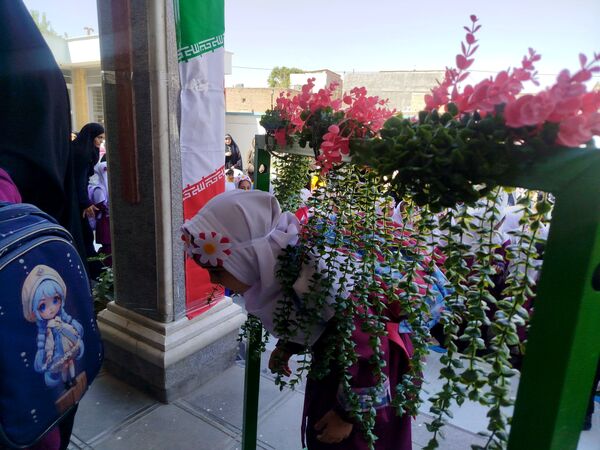 طلوع شکوفه‌های امید در دبستان امین زاده فاروج 