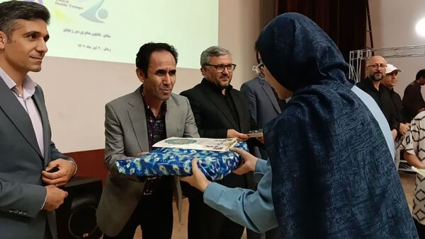 مراسم تجلیل از برگزیدگان نوجوان سالم