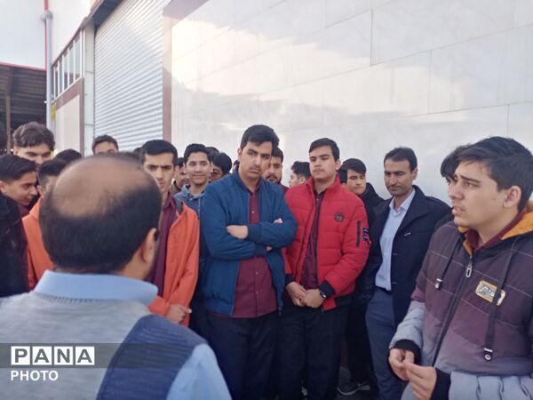 بازدید دانش آموزان دبیرستان نمونه آیت‌الله خامنه‌ای از شهرک صنعتی کاشمر