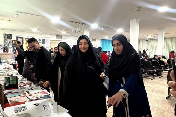 نمایشگاه دست‌سازه‌های خلاق در هنرستان تقوی‌پیشگان بهارستان۲