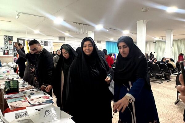 نمایشگاه دست‌سازه‌های خلاق در هنرستان تقوی‌پیشگان بهارستان۲