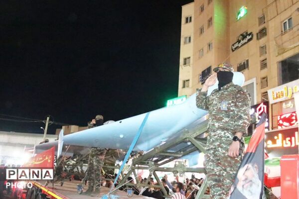 پرچمداری پرندی‌ها در سنگر خیابان به شب هشتاد و چهارم رسید