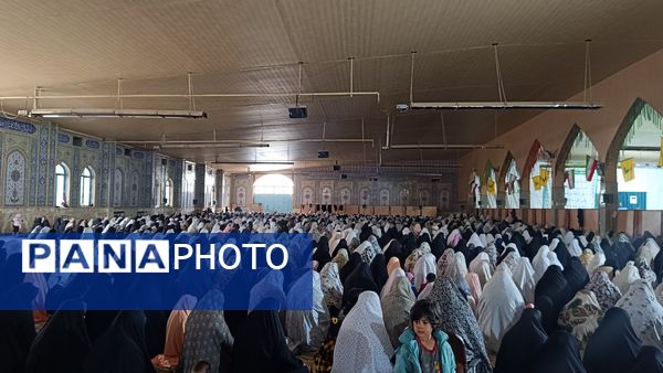 حضور پرشور دانش‌آموزان و فرهنگیان در نماز جمعه یاسوج