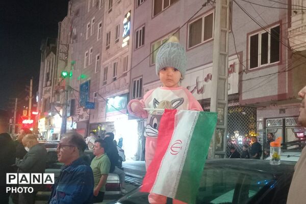 حضور مردم‌ نسیم‌شهر در سی هفتمین تجمع شبانه میدان‌ هفت‌تیر