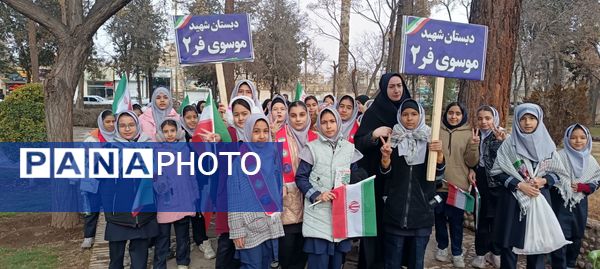 اجتماع مردم بصیر و انقلابی نیشابور در آغاز دهه فجر