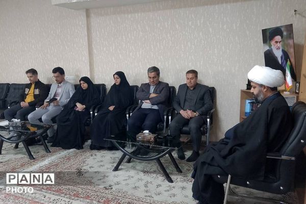 دیدار معاونین پرورشی، مربیان تربیتی و مشاورین منطقه با امام جمعه باقرشهر و کهریزک 