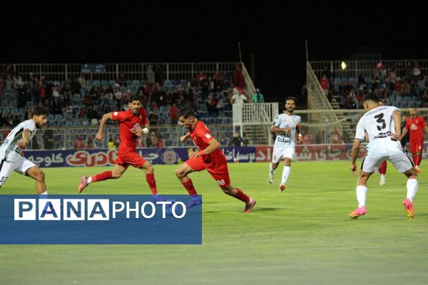 برد شیرین تراکتور در خانه مقابل آلمینیوم اراک