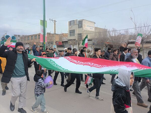 فامنین در جشن پیروزی؛ راهپیمایی پرشور ۲۲ بهمن به نمایش درآمد