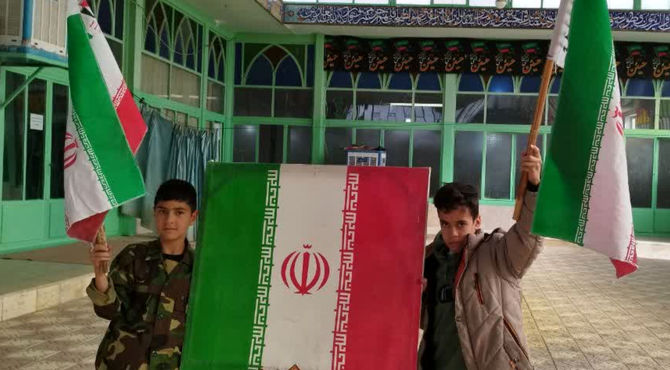 مردم ایزدخواست تمام‌قد پای انقلاب اسلامی ایستاده‌اند