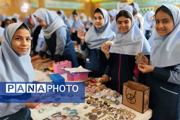 نمایشگاه کسب و کارهای دانش آموزی در دبستان حکمت نبوی ناحیه دو شهرری 