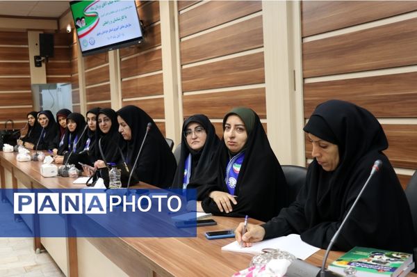 نشست مشاور وزیر در امور تشکل‌های دانش‌آموزی با کارشناسان سازمان دانش‌آموزی استان خراسان رضوی