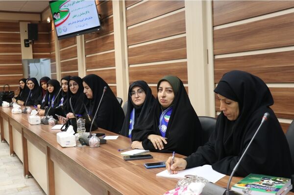 نشست مشاور وزیر در امور تشکل‌های دانش‌آموزی با کارشناسان سازمان دانش‌آموزی استان خراسان رضوی