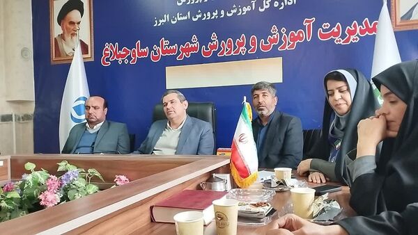 نشست خبری رئیس آموزش و پرورش ساوجبلاغ با خبرنگاران پانا 