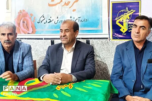 حضور پرشور فرهنگیان و دانش آموزان پیشتاز در نماز جمعه‌‌ بخش دیشموک