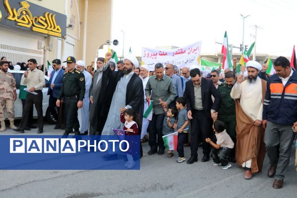 مردم بندرخمیر با حضور یکپارچه در ۲۲ بهمن اقتدار خود را فریاد زدند