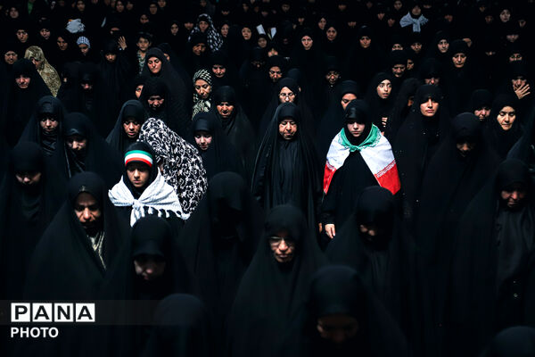 اقامه نماز بر پیکر مطهر رهبر شهید انقلاب در حرم مطهر رضوی-۲