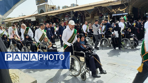 عشق و ارادت زائران حضرت معصومه(س) در قالب کاروان نمادین ورود ایشان به قم